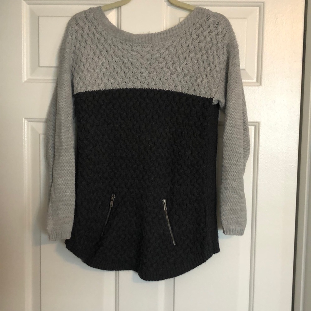 Two toned gray sweater
